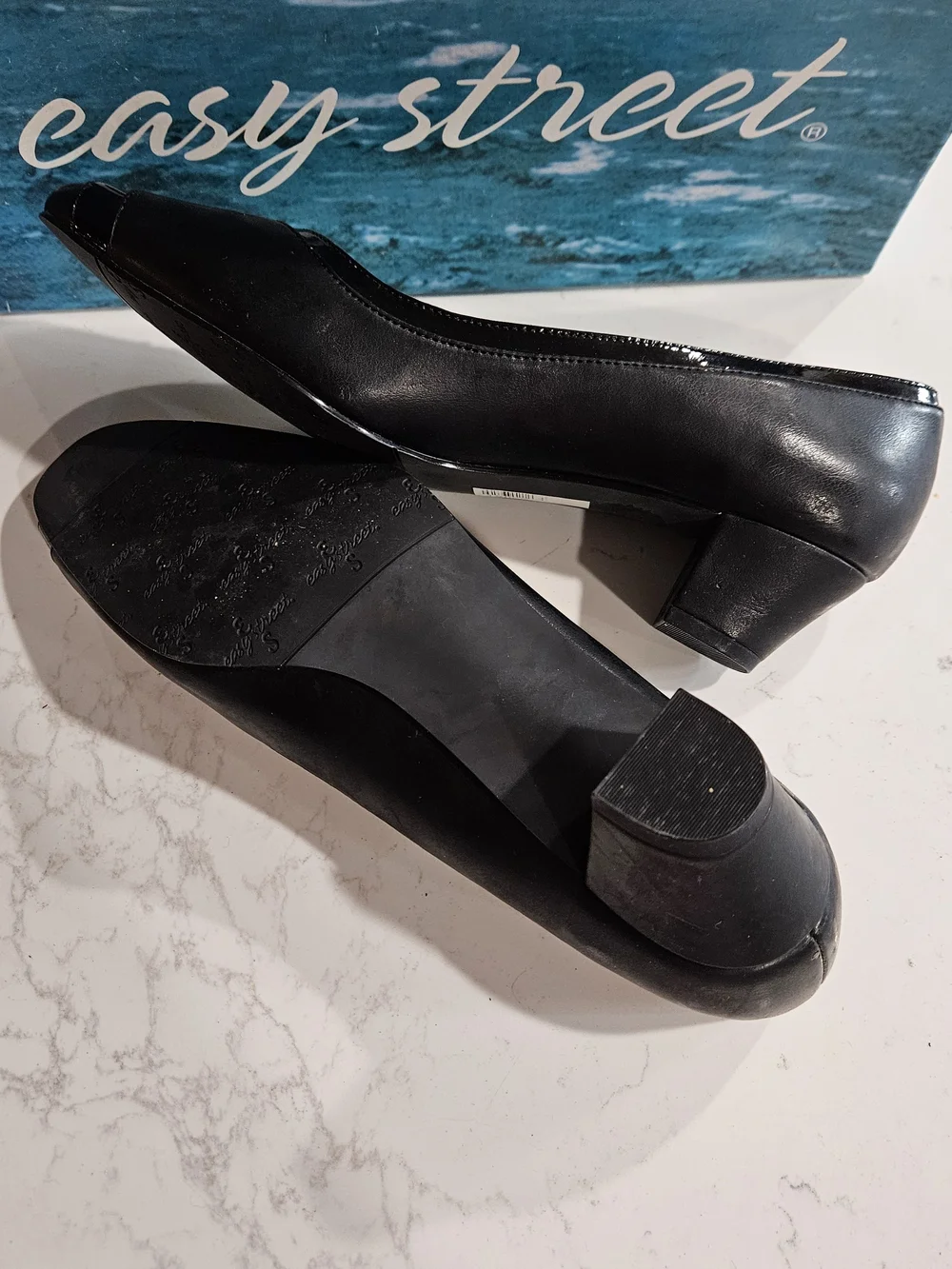 easy street Datia NWOT Black Leather and Patent Trim Women's Flats Size 8.5